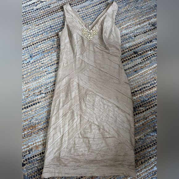 Jessica Howard Ruffle Dress Gold 8 Pearl Accents Mini Short Sleeveless Vneck Zip - Picture 2 of 10
